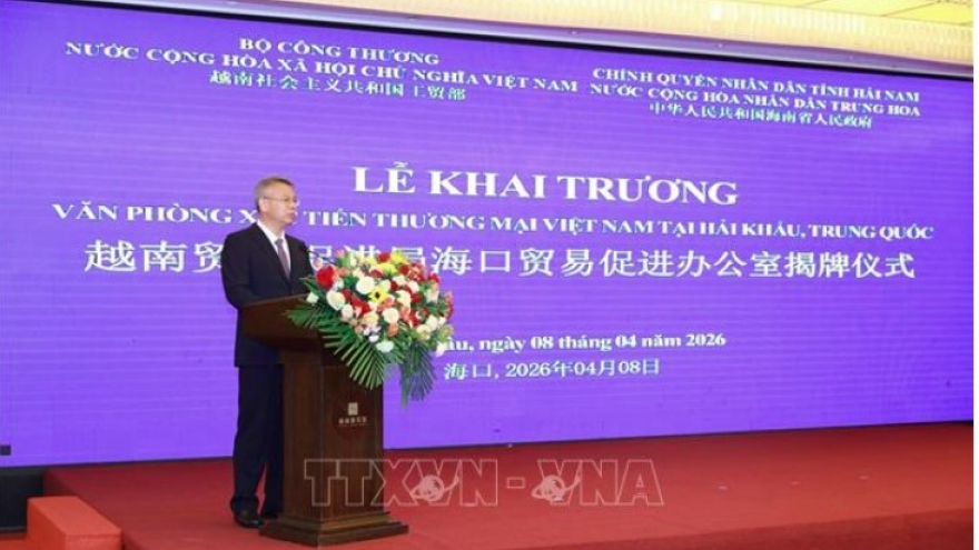 Vietnam opens trade promotion office in Hainan to expand economic ties with China